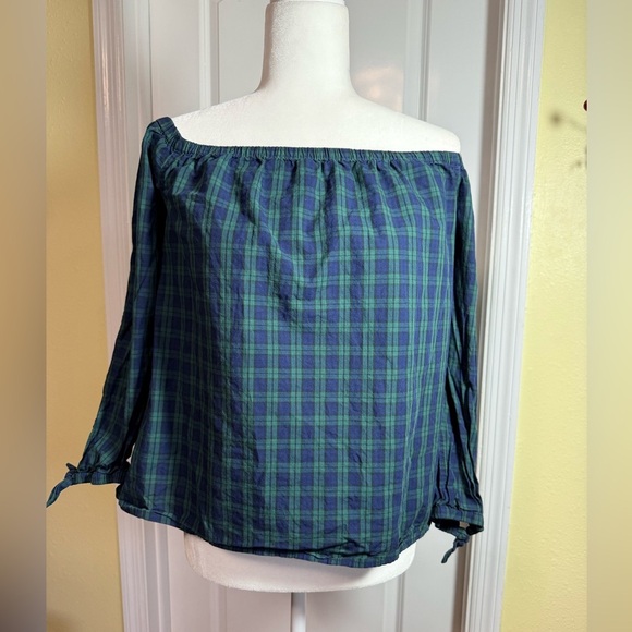 Vineyard Vines off the shoulder plaid top, long sleeve size 14, super cute! - Picture 2 of 6